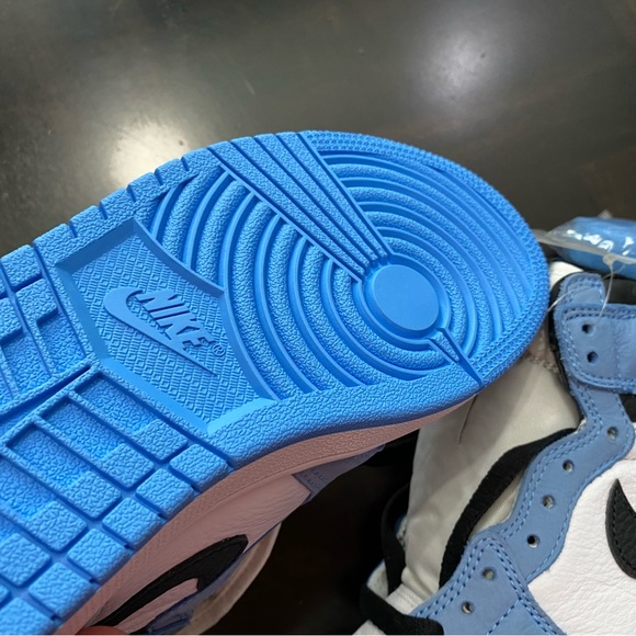 Air Jordan 1 Retro High OG 555088 134 Men Size 4 - Picture 5 of 8